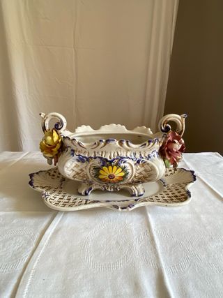 Centro mesa cerámico con plato estilo Capodimonte