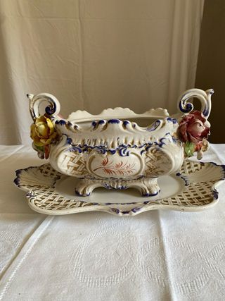 Centro mesa cerámico con plato estilo Capodimonte