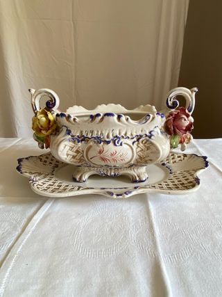 Centro mesa cerámico con plato estilo Capodimonte