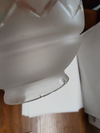 Antigua pantalla de cristal opalino