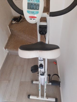 Bicicleta estática plegable