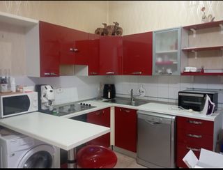 Cucina rossa e argento usata