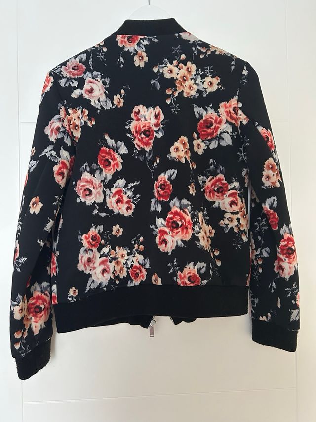 Cazadora Zara flores - S