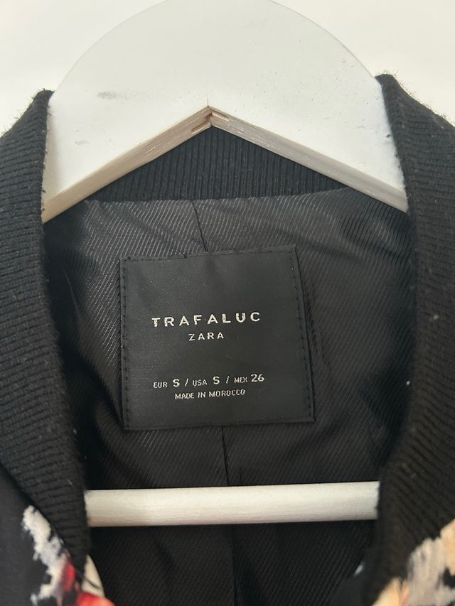 Cazadora Zara flores - S