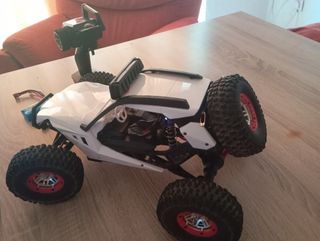 Coche RC 4x4: ¡Aventura todoterreno!