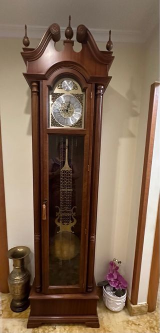 RELOJ DE PIE RADIAN diventa ORA DA TERRA RADIAN in italiano.