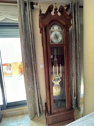 RELOJ DE PIE RADIAN diventa ORA DA TERRA RADIAN in italiano.