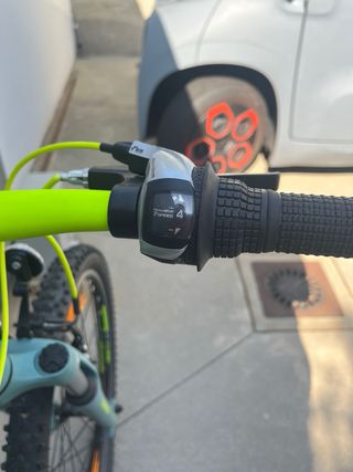 Bicicleta CUBE 24" Niño/a