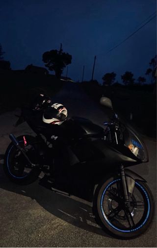 Yamaha TZR 50 - Moto negra