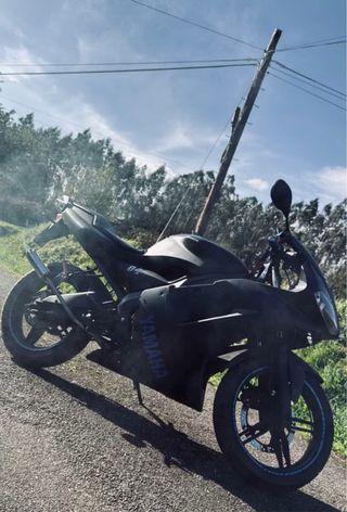 Yamaha TZR 50 - Moto negra