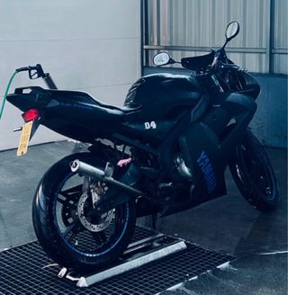Yamaha TZR 50 - Moto negra