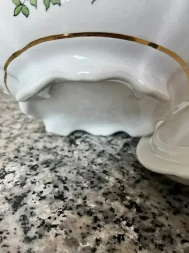 Zuppiera in ceramica dipinta a mano