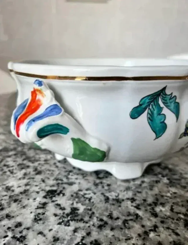 Zuppiera in ceramica dipinta a mano
