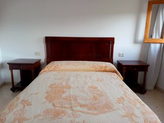 Cabecero y mesitas noche madera maciza + mueble