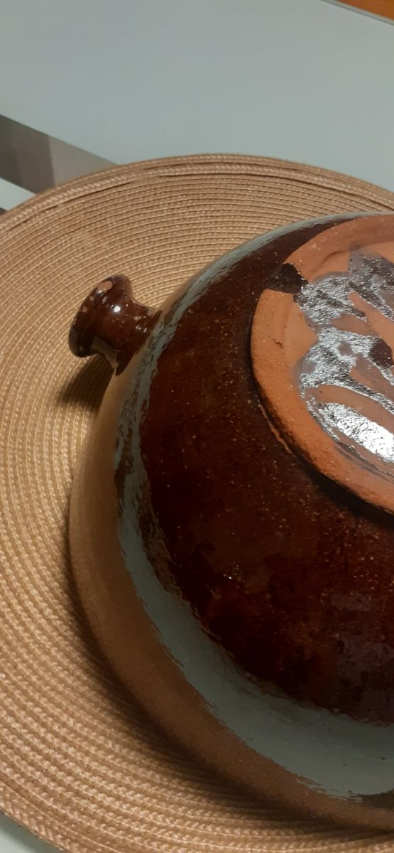 Insalatiera, pentola in ceramica antica, mortaio e