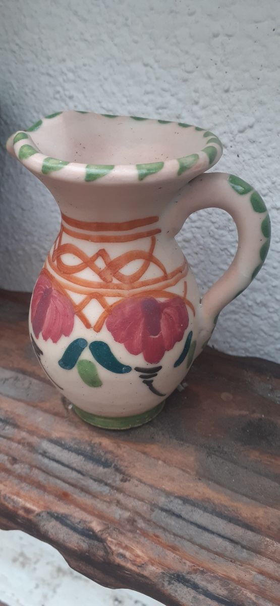 Insalatiera, pentola in ceramica antica, mortaio e