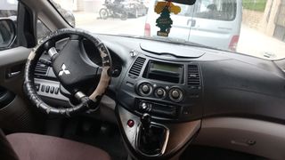 Mitsubishi Grandis 2007