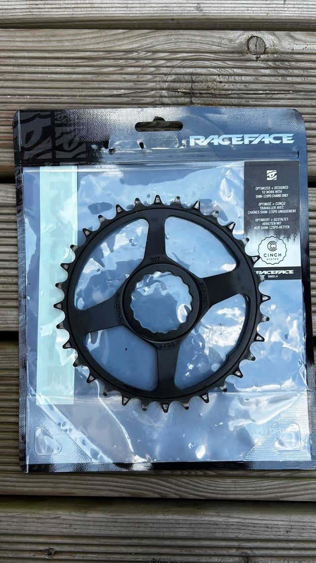Plato Race Face 32T Cinch Direct Mount.