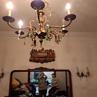 Muebles antiguos: Se admiten ofertas razonables.