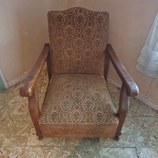 Muebles antiguos: Se admiten ofertas razonables.