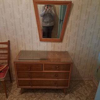 Muebles antiguos: Se admiten ofertas razonables.