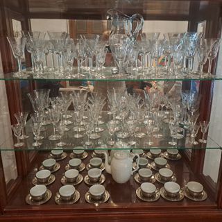 Muebles antiguos: Se admiten ofertas razonables.