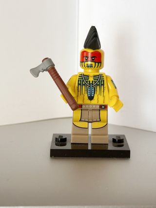 Lego mini figure Guerriero Tomahawk