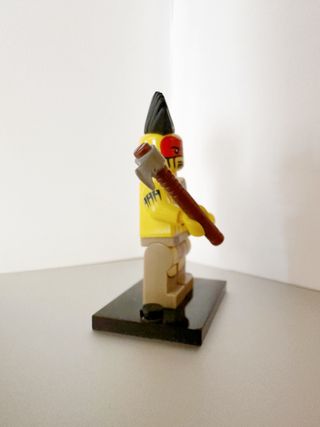 Lego mini figure Guerriero Tomahawk