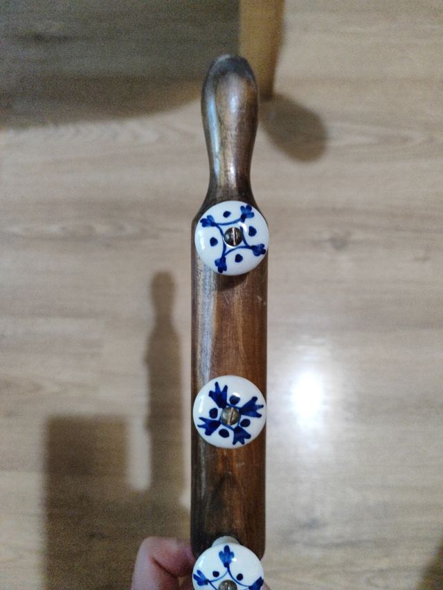 Perchero de madera con 3 pomos