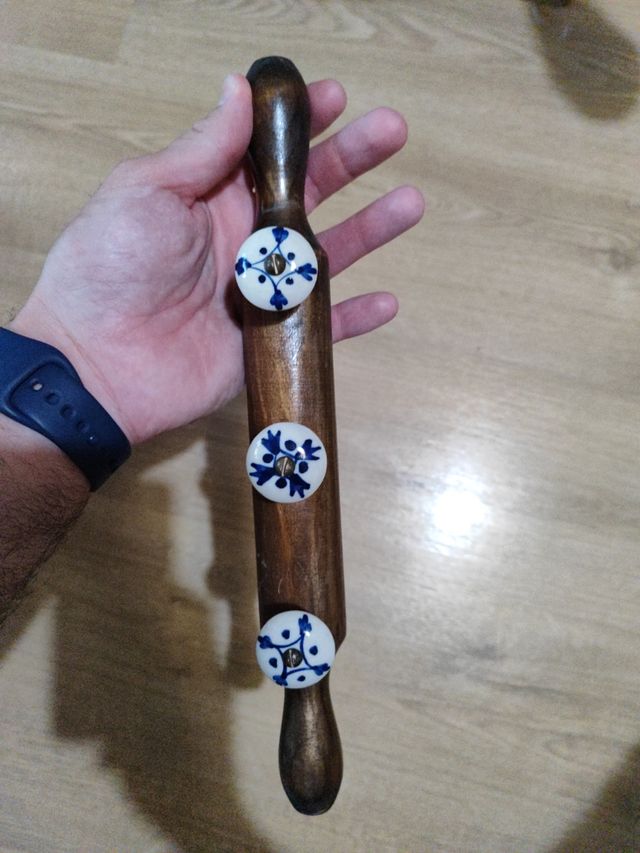 Perchero de madera con 3 pomos