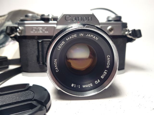 Canon AE-1 con Canon FD f=50mm/1:1,8+ Sigma f=28mm