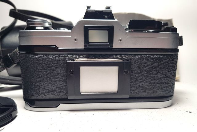 Canon AE-1 con Canon FD f=50mm/1:1,8+ Sigma f=28mm