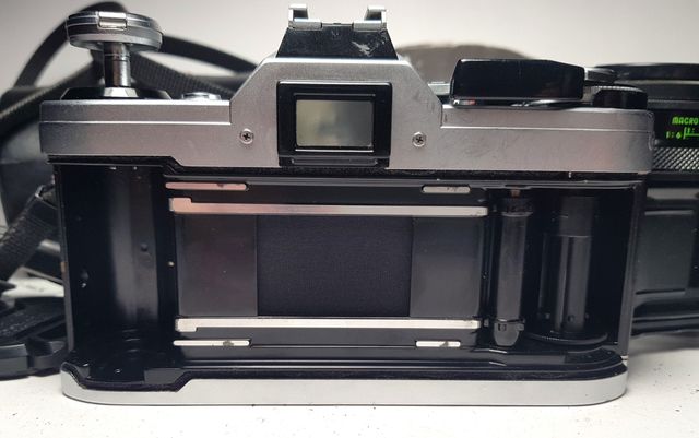 Canon AE-1 con Canon FD f=50mm/1:1,8+ Sigma f=28mm