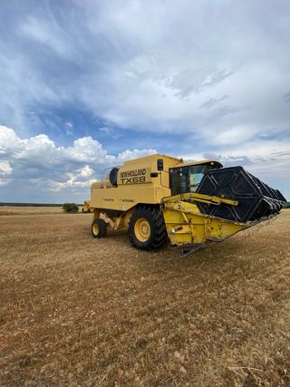 Cosechadora New Holland TX68