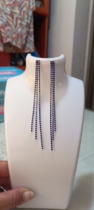Pendientes largos azules brillantes