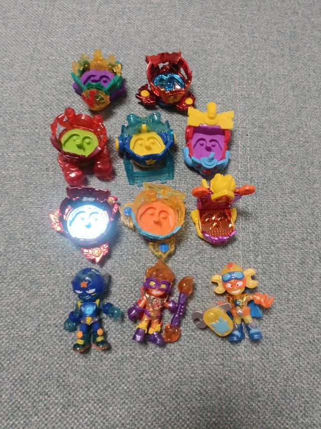 SuperThings: 3 figuras + 8 vehículos