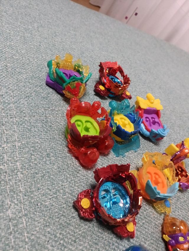 SuperThings: 3 figuras + 8 vehículos