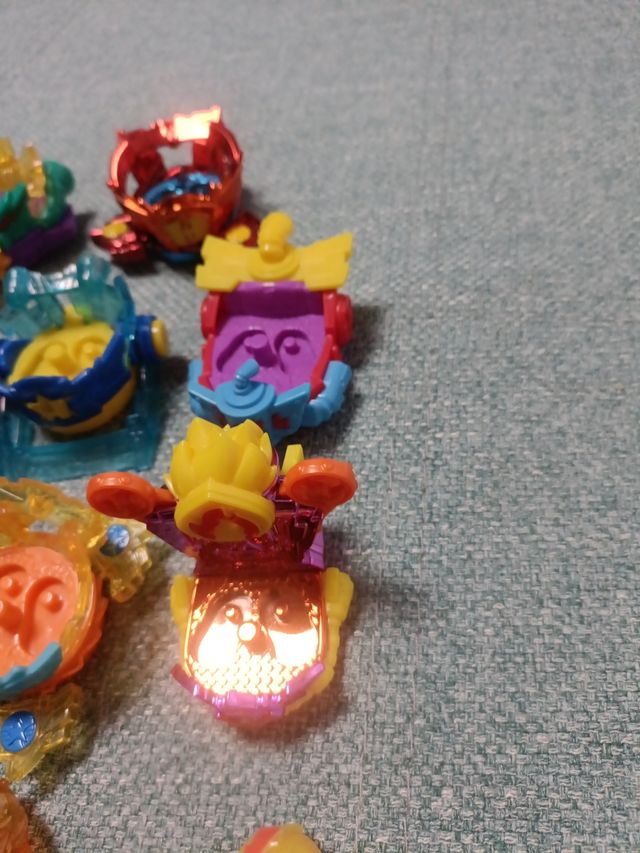 SuperThings: 3 figuras + 8 vehículos