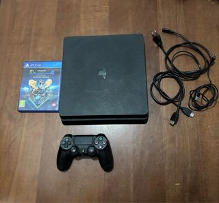 PS4 (PlayStation 4) - Gioco incluso