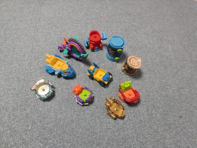 Superzings: Vehículos y Figuras