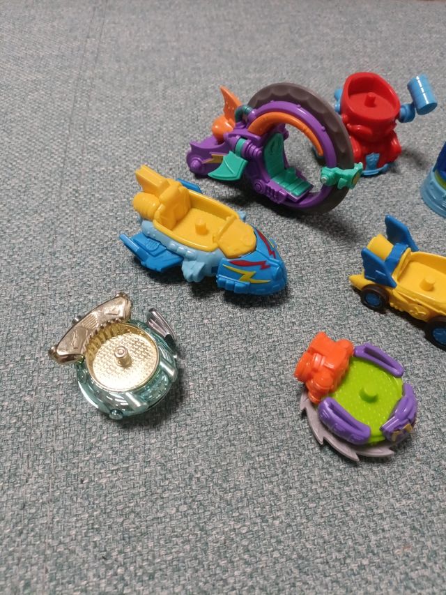 Superzings: Vehículos y Figuras