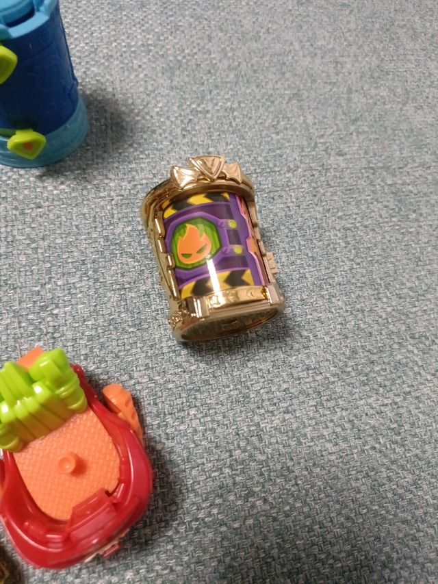 Superzings: Vehículos y Figuras