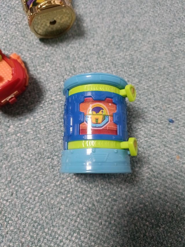 Superzings: Vehículos y Figuras