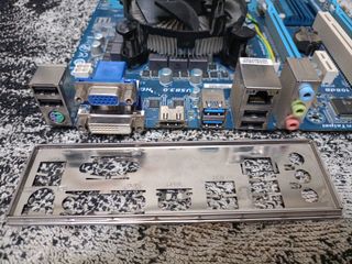 Placa base Gigabyte GA-Z77M-D3H