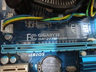 Placa base Gigabyte GA-Z77M-D3H