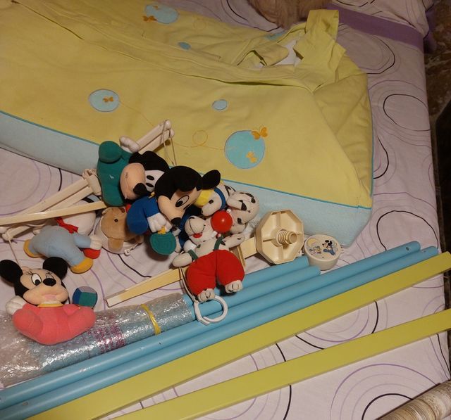 Mini cuna + móvil musical Disney.