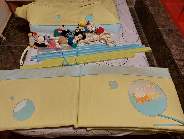 Mini cuna + móvil musical Disney.