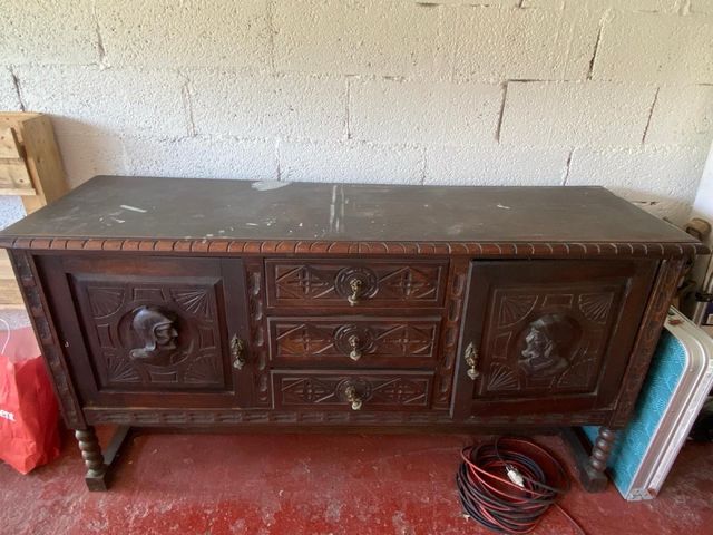 Mueble antiguo de madera