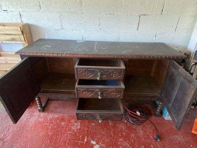 Mueble antiguo de madera