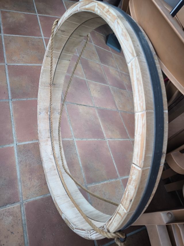 Espejo redondo madera antigua.